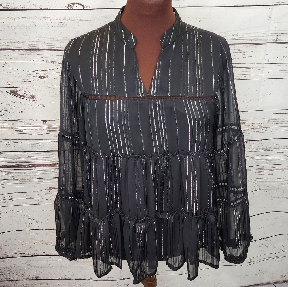 Sweet Magnolia Black Tiered Ruffle Silver Metallic Bell Sleeve Top‎ Size Large